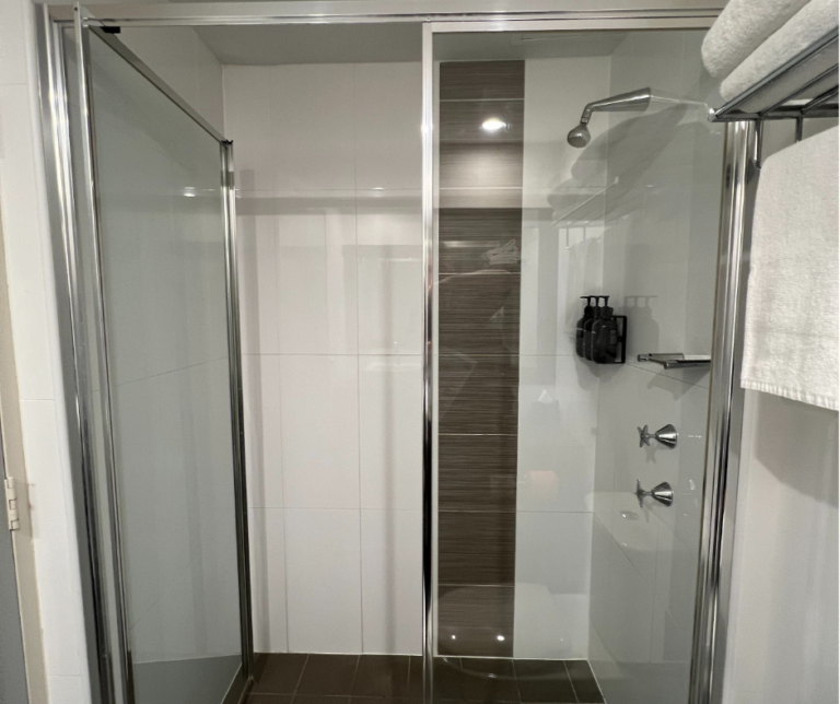 rydges geelong bathroom 2 768x644