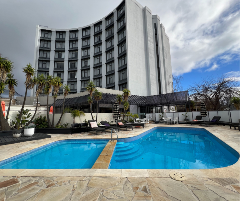 rydges geelong pool 768x644